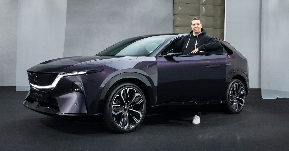 Mazda CX-6e är en riktig snygging. Jag har själv varit och tagit en första titt på bilen tidigare.