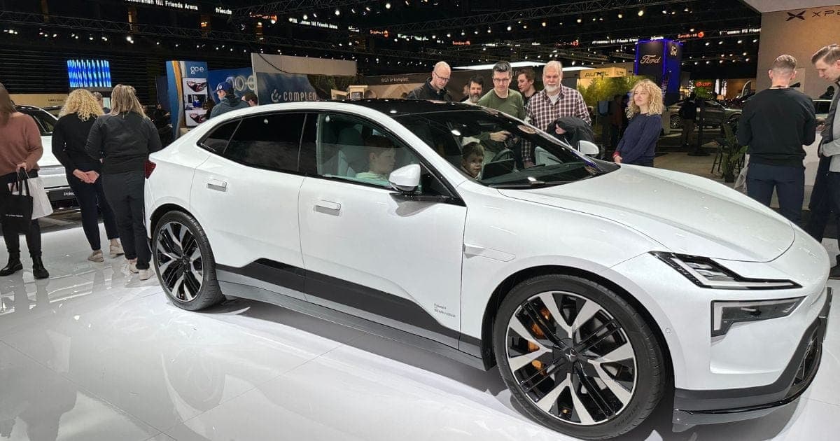 Polestar 4 från vänster fram