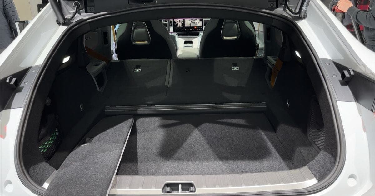 Fältt bagage i Polestar 4