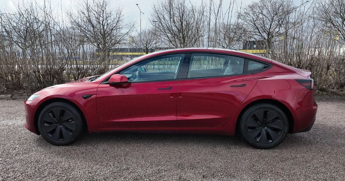 Tesla Model 3 Highland från sidan