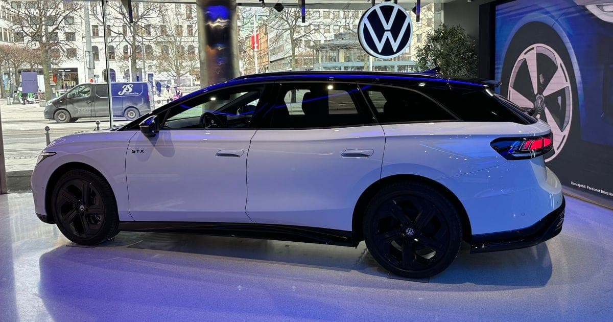Volkswagen ID.7 GTX Tourer från sidan