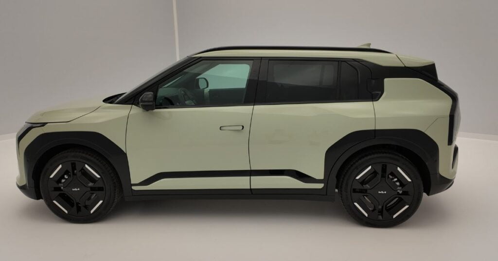 Kia EV3 från sidan